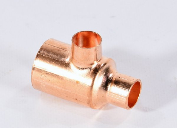 Тройник 22х15х15 мм (медь) Тройник 22х15х15 мм (медь)