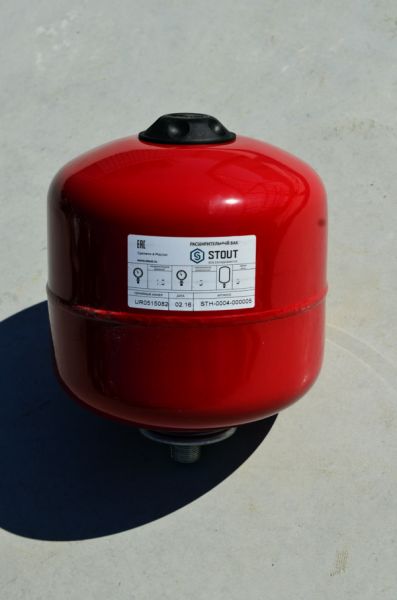 Расширительный бак 5 л. STOUT М 3/4" Расширительный бак 5 л. STOUT М 3/4"