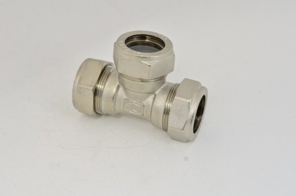 Тройник из латуни для подключения гофротрубы DN 20 Тройник из латуни для подключения гофротрубы DN 20