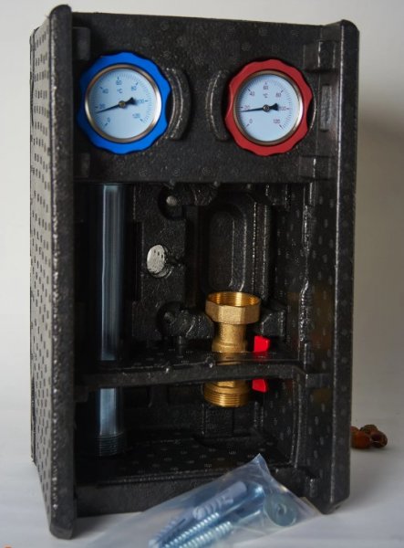 Насосная группа с прямым контуром 1" в теплоизоляции (без насоса) Насосная группа с прямым контуром 1" в теплоизоляции (без насоса)