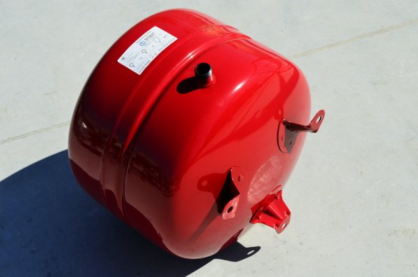 Расширительный бак 35 л. верт. STOUT Starvarem М 3/4" Расширительный бак 35 л. верт. STOUT Starvarem М 3/4"