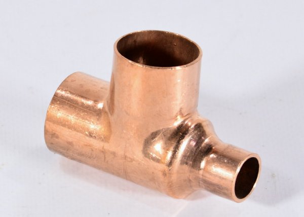 Тройник 28х28х22 мм (медь) Тройник 28х28х22 мм (медь)