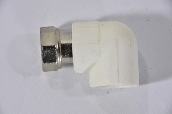 Угол с накидной гайкой 20 х 3/4" внутр. резьба ППРС Угол с накидной гайкой 20 х 3/4" внутр. резьба ППРС