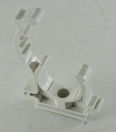 Фиксатор для трубы 32 пластик с защелкой МП Фиксатор для трубы 32 пластик с защелкой МП